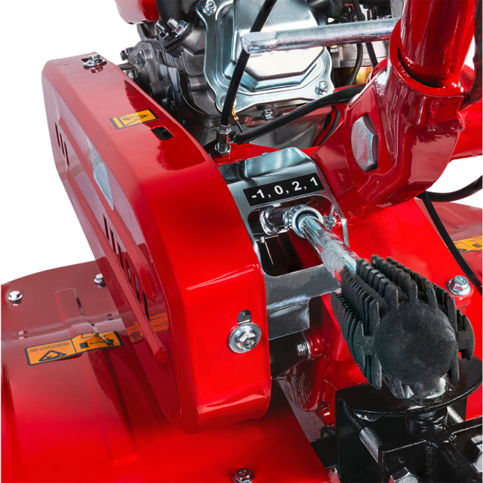 Motocultor Raider RD‑WT16, 7 CP (5,2 kW), far, lățime reglabilă 300–1200 mm, 2+1 viteze, 2 faruri [7]
