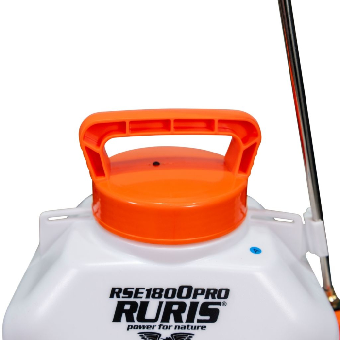 Pulverizator electric RURIS RSE 1800 PRO, rezervor 18 L, baterie Li-Ion 20V 4Ah, autonomie până la 2,5 ore, debit 4,5 L/min, presiune 87 PSI (6 bari), lance telescopică metalică, display LED [3]