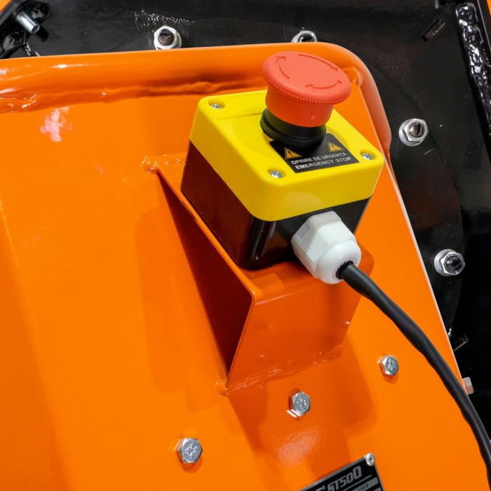Tocător de crengi RURIS ST500, motor pe benzină 15 CP, diametru maxim de tăiere 100 mm, capacitate de tocare lemn verde până la 1000 kg/oră, turație 3600 rpm, rezervor combustibil 6,5 L, 2 roți [6]