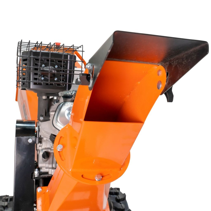 Tocător de crengi RURIS ST500, motor pe benzină 15 CP, diametru maxim de tăiere 100 mm, capacitate de tocare lemn verde până la 1000 kg/oră, turație 3600 rpm, rezervor combustibil 6,5 L, 2 roți [8]