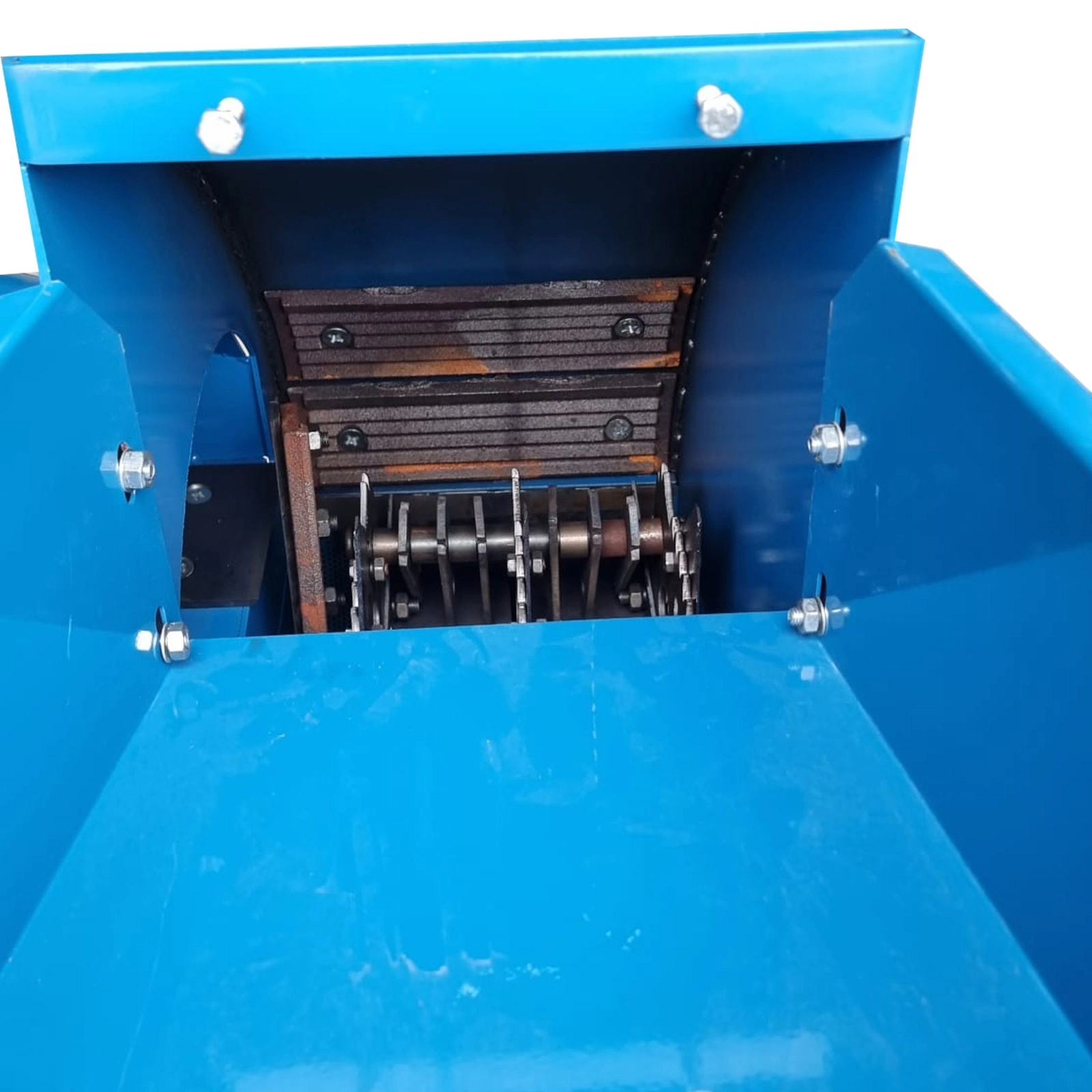 https://gomagcdn.ro/domains/tehno-ms.com/files/product/original/tocator-de-furaje-ms-40-20a-fara-motor-47-9756.jpg [11]