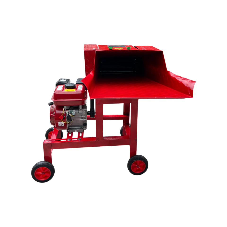 Tocator de furaje TM-04 Demetra, motor pe benzină 7 CP, 4 lame, 4 timpi, 212 cc, 2900 rpm, productivitate 1200 kg/h [2]