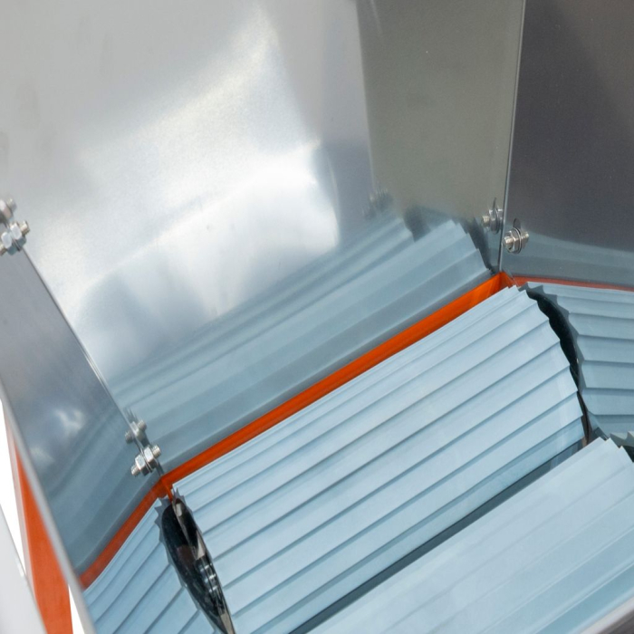 Zdrobitor struguri RURIS SP28, capacitate 28L, cuvă inox, acționare manuală, role nylon [12]