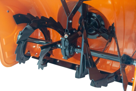 Freză de zăpadă Everest 804, motor Loncin Winter Engine 8,5 CP, 302 cc, transmisie diferențială cu disc de fricțiune, pornire electrică, lățime de lucru 76 cm, adâncime 54 cm, refulare până la 15 m [1]
