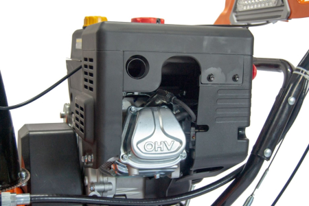 Freză de zăpadă Everest 804, motor Loncin Winter Engine 8,5 CP, 302 cc, transmisie diferențială cu disc de fricțiune, pornire electrică, lățime de lucru 76 cm, adâncime 54 cm, refulare până la 15 m [5]
