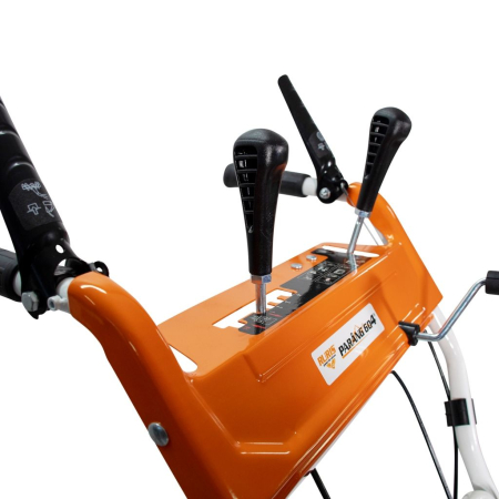 Freză de zăpadă Parâng 604, motor Zongshen 5,5 CP, 196 cc, transmisie cu disc de fricțiune, lățime de lucru 53 cm, adâncime 51 cm, refulare până la 11 m, 4 viteze înainte + 1 înapoi [4]