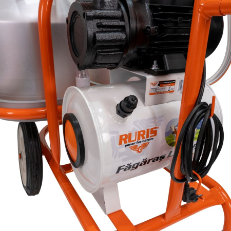 Mulgătoare Făgăraș Lact 901, motor 550 W, 2 posturi de mulgere, 2 bidoane aluminiu 30 L, pompă vacuum 200 L/min, tanc vacuum 18 L, 220V [7]