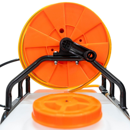 Pulverizator electric RURIS RS TANK 9000, rezervor 90 L, baterie 12V 12Ah, presiune 7 bari, debit 5 L/min, furtun 50 m, lance telescopică metalică, autonomie 4 ore [10]