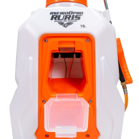 Pulverizator electric RURIS RSE 1800 PRO, rezervor 18 L, baterie Li-Ion 20V 4Ah, autonomie până la 2,5 ore, debit 4,5 L/min, presiune 87 PSI (6 bari), lance telescopică metalică, display LED [1]