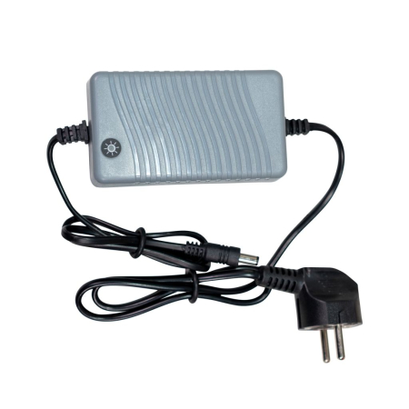 Pulverizator electric RURIS RSE 1800 PRO, rezervor 18 L, baterie Li-Ion 20V 4Ah, autonomie până la 2,5 ore, debit 4,5 L/min, presiune 87 PSI (6 bari), lance telescopică metalică, display LED [9]