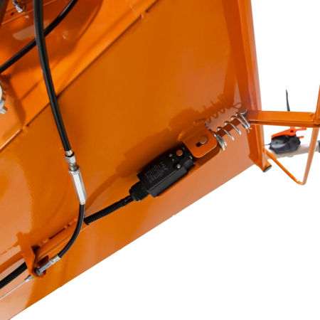 Tocător de crengi și resturi vegetale ST500 PLUS, motor pe benzină 15 CP, 459 cmc, diametru de tăiere 100 mm, capacitate de tocare până la 1000 kg/h, evacuare rotativă 360° [6]