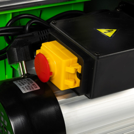 Zdrobitor cu desciorchinator electric Micul Fermier 0.55kW, cuva 30L, capacitate maxima de productie 1000 Kg/h [4]