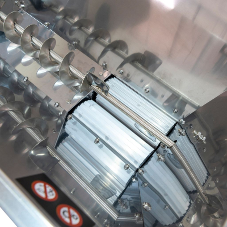 Zdrobitor struguri electric RURIS HT300, 750W, capacitate 75L, 1600-1800 kg/h, role aluminiu, cuvă inox, motor cupru 1400 rpm [2]