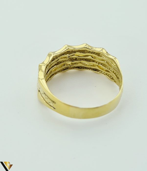Inel din aur 14k, 585 3.90 grame Latime inelului la partea superioara este de 7.5 mm Diametrul inelului este de 17.8mm Masura standard RO: 56 si UE: 16 Marcaj cu titlul "585" Locatie Harlau [3]