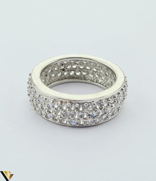 Inel din argint, 925 7.47 grame Latime inel 8 mm Diametrul inelului este de 18.3mm (masura standard RO:58si UE: 18) Cristale de zirconiu Marcaj cu titlul "925" Locatie HARLAU [2]