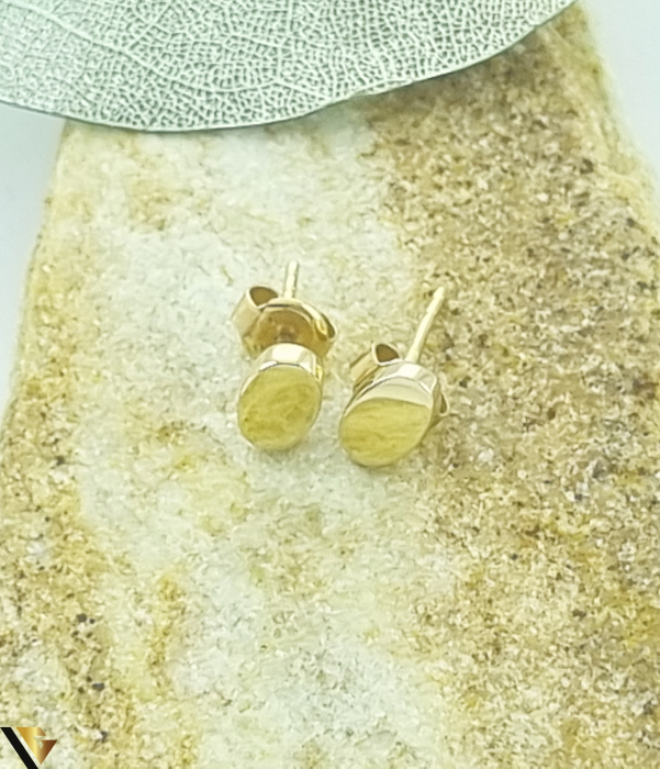 Cercei din aur 14k, 585 Greutate: 1.03 grame Dimensiuni: 4 mm / 7 mm Sistem de prindere: tija + fluturas Marcaj / titlu: 585 Locatie: HARLAU Tel: 0723353111 [2]