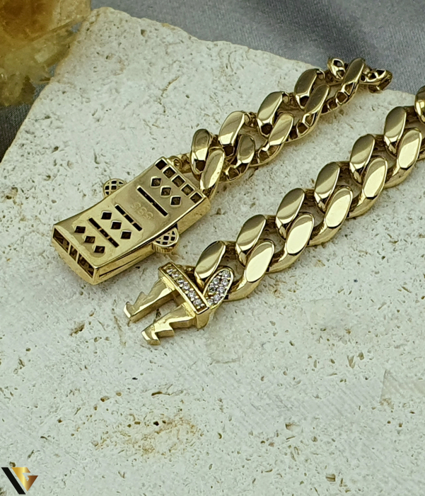 Bratara aur 14K, Cristale de zirconiu Greutate: 17.43 gr Lungime: 22 cm Latime: 10 mm Marcaj / titlu "585" Locatie: Bacau Calea Marasesti Tel:0756943079 [2]