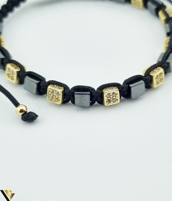 Bratara snur textil, Aur 14k Diametru patratele aur: 4.10 mm Marime reglabila Sistem inchidere : nod glisant Locatie: HARLAU Tel: 0723353111 [2]