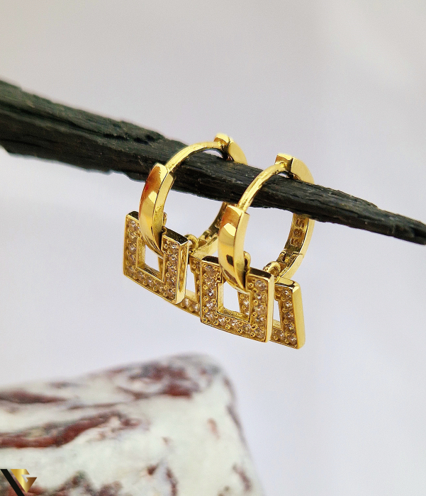 Cercei din aur  14k, 585 Greutate:4.03gr Lungimea cerceilor  18 mm Latimea cerceilor   7.8 mm Cristale zirconiu Produs NOU Marcaj cu titlul 585 [2]