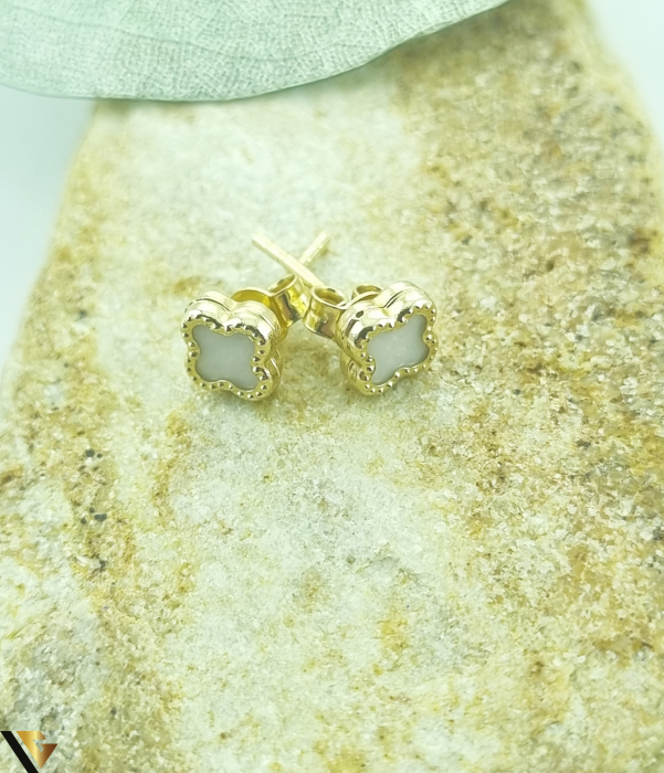 Cercei aur 14k, Ceramica Greutate: 1.15 grame Dimensiune: 6 mm / 6 mm Sistem de prindere: tija + fluturas Marcaj / titlu: 585 Locatie: HARLAU Tel: 0723353111 [2]