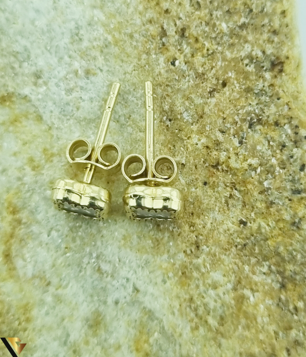 Cercei aur 14k, Ceramica Greutate: 1.15 grame Dimensiune: 6 mm / 6 mm Sistem de prindere: tija + fluturas Marcaj / titlu: 585 Locatie: HARLAU Tel: 0723353111 [3]