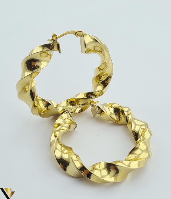 V Cercei din aur  14k, 585 9.20 grame Lungimea cerceilor  39mm Latimea cerceilor  8mm Marcaj cu titlul 585 Locatia HARLAU [3]