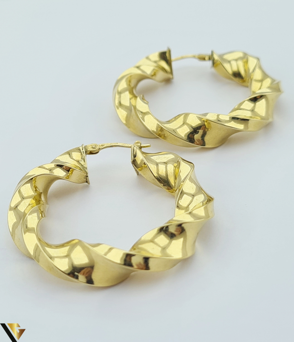 V Cercei din aur  14k, 585 9.20 grame Lungimea cerceilor  39mm Latimea cerceilor  8mm Marcaj cu titlul 585 Locatia HARLAU [2]