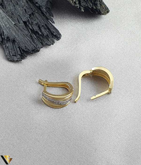 Cercei aur 14k, Cristale de zirconiu Greutate: 3.16 grame Lungime: 13 mm Latime: 8 mm Marcaj / titlu: 585 Locatie: Bacau Calea Marasesti Tel: 0756943079 [2]