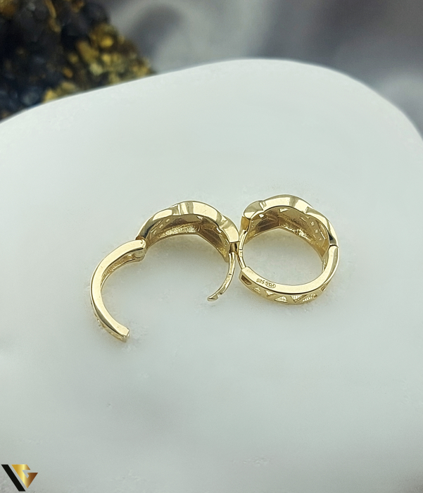 Cercei aur 14k, Cristale de zirconiu, rotunzi Greutate: 2.35 grame Diametru interior: 10 mm Latime: 6 mm Marcaj / titlu: 585 Locatie: Bacau Calea Republicii Tel: 0758108978 [2]