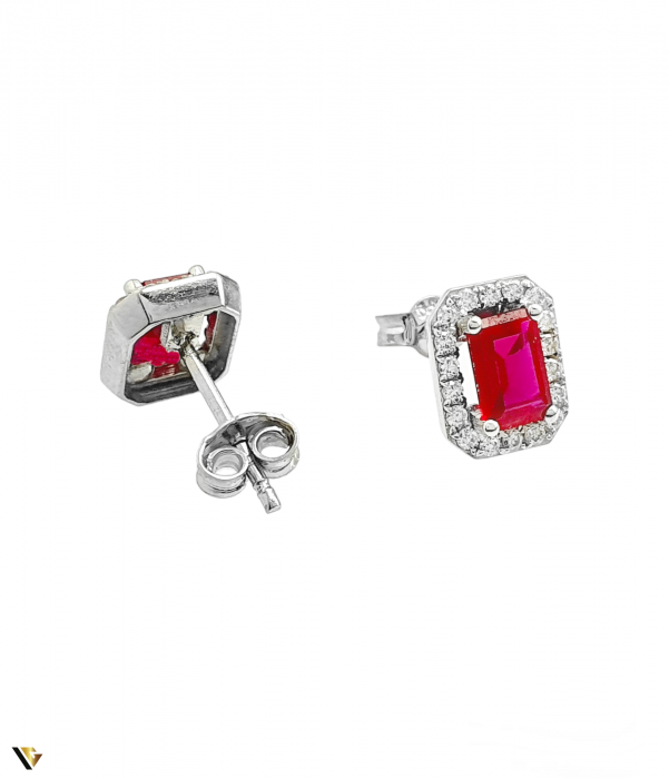 Cercei Aur alb 14K  Greutate : 2.01 grame Diamante "Briliant Cut", totalizand 0.24 ct  Stralucire intensa, avand claritate "SI" si culoare "G" Rubin central "Emerald cut " de 0.60 ct fiecare , totalizand 1.20 ct , cu dimensiuni de 6 mm / 4 mm  Lungime : 4.70 mm Marcaj cu titlul "585"  Locatie Bacau Calea Marasesti Contact : 0756943079 [3]