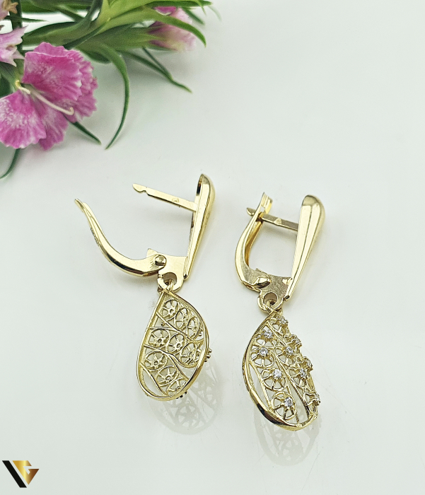 Cercei Aur 14k, Cristale de zirconiu Greutate: 2.70 g Lungime: 36 mm Latime: 10 mm Marcaj / Titlu: "585" Locatie: Pascani 0756970372 [2]