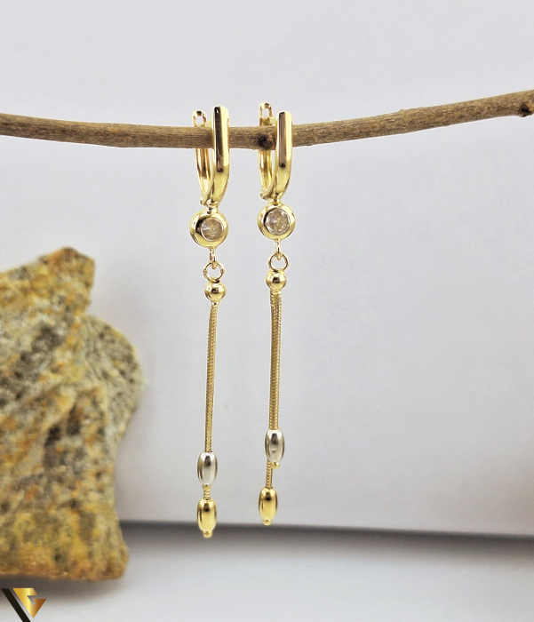 Cercei cu lant aur 14k, Cristale de zirconiu Greutate: 3.65 grame Lungime: 63 mm Latime: 3 mm Marcaj / Titlu: "585" Locatie: Podu Iloaiei 0728083344 [1]
