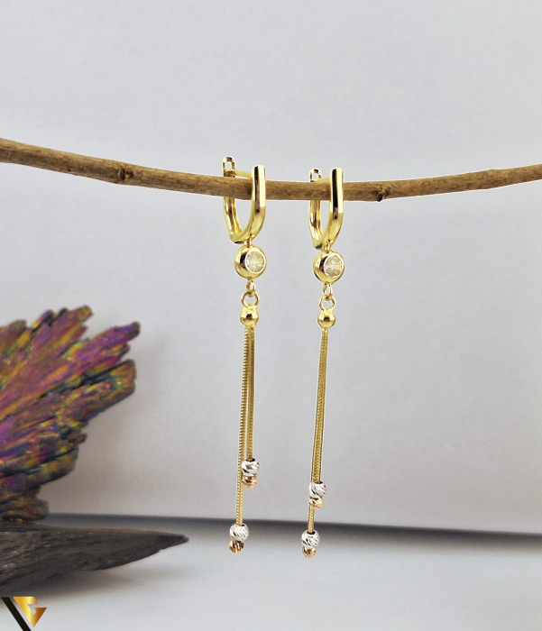 Cercei cu lant aur 14k, Cristale de zirconiu Greutate: 3.33 grame Lungime: 65 mm Latime: 3 mm Marcaj / Titlu: "585" Locatie: Podu Iloaiei 0728083344 [1]