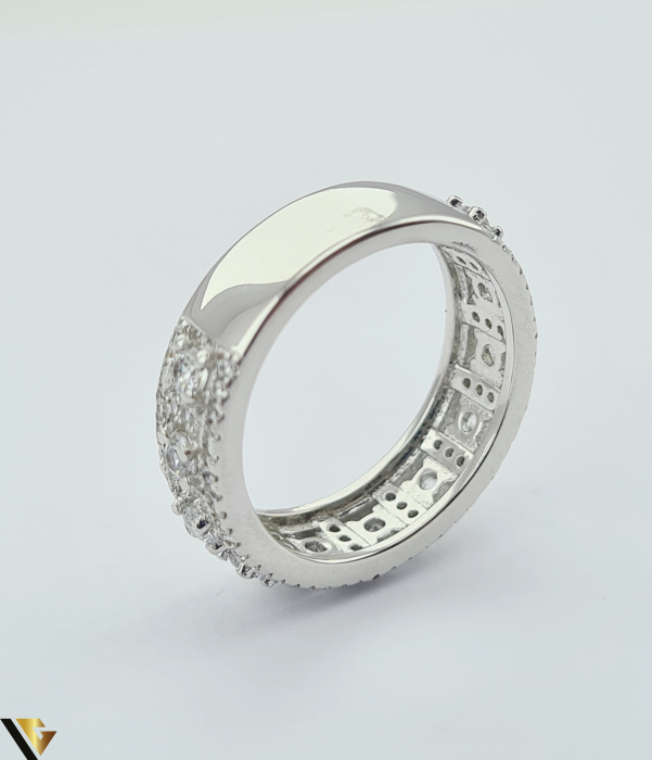 Inel din argint, 925 4.12 grame Latime inel 6mm Diametrul inelului este de 17.5mm (masura standard RO:55 si UE: 14) Cristale de zirconiu Marcaj cu titlul "925" Locatie HARLAU [3]