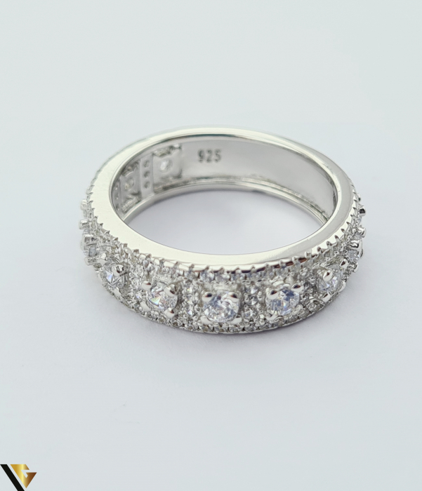 Inel din argint, 925 4.12 grame Latime inel 6mm Diametrul inelului este de 17.5mm (masura standard RO:55 si UE: 14) Cristale de zirconiu Marcaj cu titlul "925" Locatie HARLAU [2]