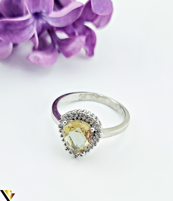 Inel argint 925, zultanit si cristale de zirconiu Greutate: 3.18 grame Diametru: 17 mm Marime: UE 13 / RO 53 ( circumferinta) Marcaj / titlu "925" Locatie Harlau 0723 353 111 [2]