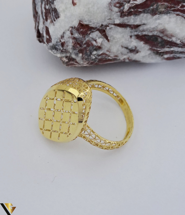 Inel  aur 14k Greutate: 2.41 grame Latime maxima superioara 23.70mm Diametrul inelului este de 18 mm Masura UE: 17 si RO: 57 (circumferinta) Marcaj / titlul "585" Locatie: Harlau  0723 353 111 [2]