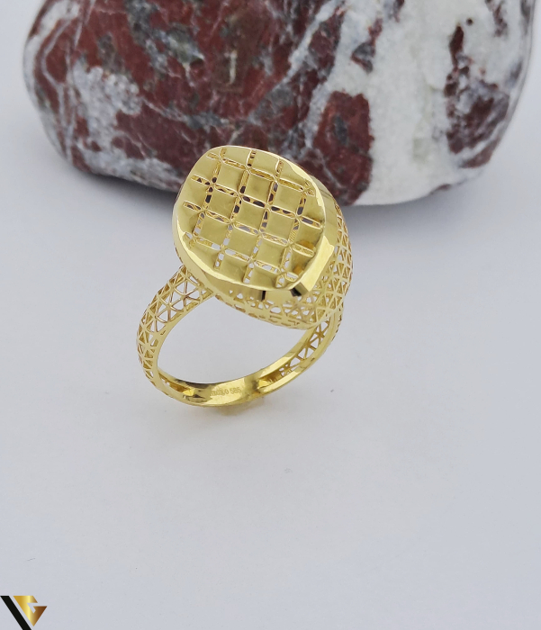 Inel  aur 14k Greutate: 2.41 grame Latime maxima superioara 23.70mm Diametrul inelului este de 18 mm Masura UE: 17 si RO: 57 (circumferinta) Marcaj / titlul "585" Locatie: Harlau  0723 353 111 [1]