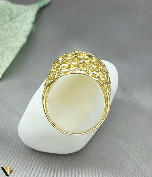 Inel din aur 14k, INEL BOMBAT, MASIV Greutate: 5.72 grame Latime: 28 mm Diametru: 18.25 mm Masura: UE 17 / RO 57( circumferinta) Marcaj / titlu: "585" Locatie: Bacau Calea Republicii Tel: 0758108978 [3]