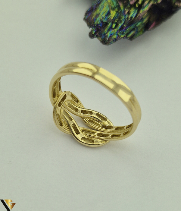 Inel  aur 14k Greutate: 2.19 grame Latime maxima superioara 9.96mm Diametrul inelului este de 18.70 mm Masura UE: 19 si RO: 59 (circumferinta) Marcaj / titlul "585" Locatie: Harlau  0723 353 111 [3]
