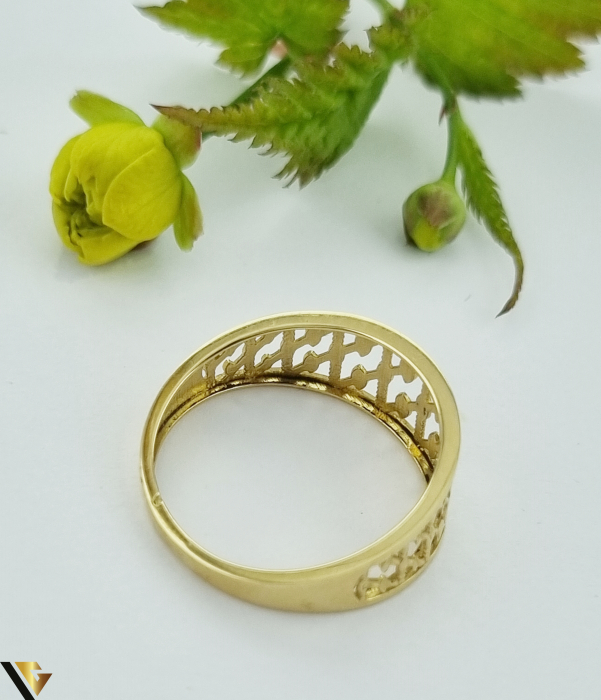 Inel  aur 14k Greutate: 1.82 grame Latime maxima superioara 9.12mm Diametrul inelului este de 18.30 mm Masura UE: 17.50 si RO: 57.50 (circumferinta) Marcaj / titlul "585" Locatie: Harlau  0723 353 111 [3]