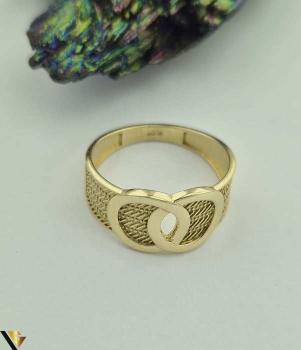 Inel  aur 14k Greutate: 3.04 grame Latime maxima superioara 9.70mm Diametrul inelului este de 17.50 mm Masura UE: 15 si RO: 55 (circumferinta) Marcaj / titlul "585" Locatie: Harlau  0723 353 111 [2]