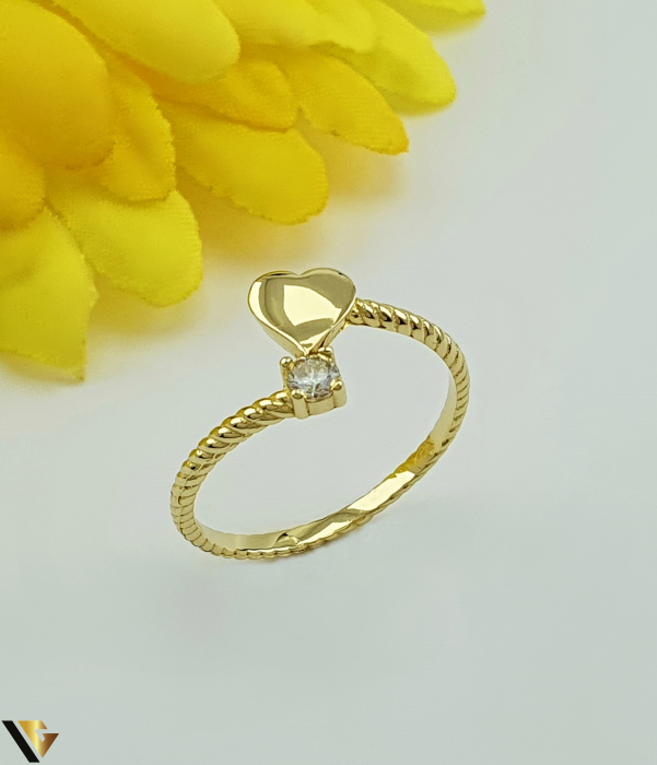 Inel aur 14k, Cristal de zirconiu Greutate: 1.59 grame Latime: 10 mm Diametru: 17.75 mm Masura: UE 16 / RO 56 (circumferinta) Marcaj /  titlu: "585" Locatie: Bacau Calea Marasesti Tel: 0756943079 [1]