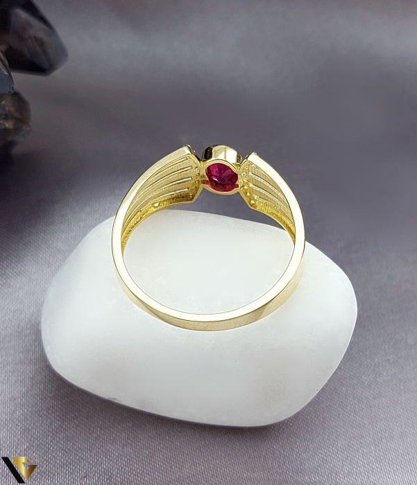 Inel aur 14k, Cristale de zirconiu, PIATRA ROSIE, CULOARE RUBIN Greutate: 2.38 grame Latime: 10 mm Diametru: 19.25 mm Masura: UE 21 / RO 61 (circumferinta) Marcaj /  titlu: "585" Locatie: Bacau Calea Republicii Tel: 0758108978 [3]