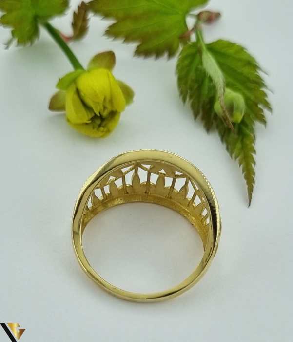 Inel  aur 14k Greutate: 2.59 grame Latime maxima superioara 14.00mm Diametrul inelului este de 17.50 mm Masura UE: 15 si RO: 55 (circumferinta) Marcaj / titlul "585" Locatie: Harlau  0723 353 111 [3]