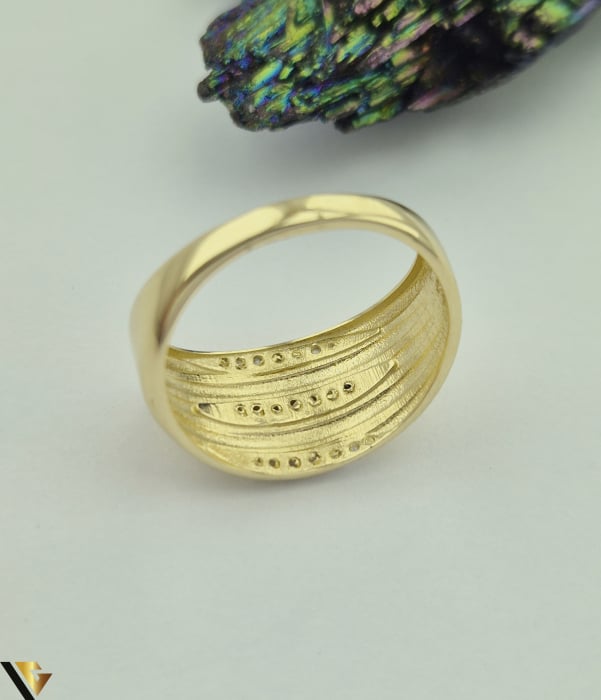 Inel  aur 14k Greutate: 3.74 grame Latime maxima superioara 11.85mm Diametrul inelului este de 18.70 mm Masura UE: 19 si RO: 59 (circumferinta) Marcaj / titlul "585" Locatie: Harlau  0723 353 111 [3]