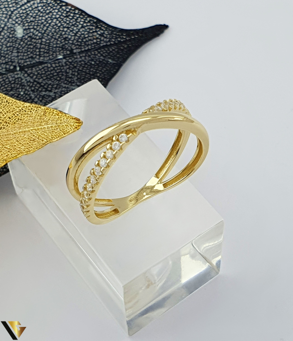 Inel aur 14k, Cristale de zirconiu Greutate: 2.43 grame Latime: 7 mm Diametru: 18.25 mm Masura: UE 17 / RO 57 (circumferinta) Marcaj /  titlu: "585" Locatie: Bacau Calea Marasesti Tel: 0756943079 [1]