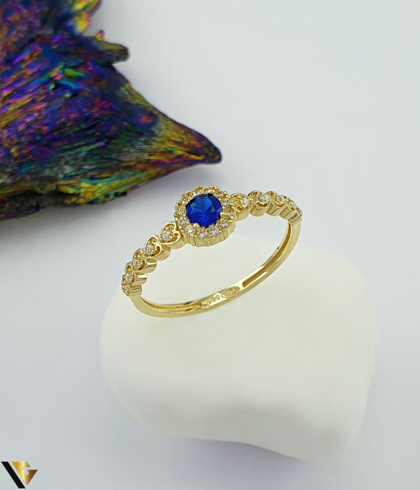 Inel aur 14k Spinel de sinteza si Cristale de zirconiu Greutate: 1.44 grame Latime: 7 mm Diametru: 17.75 mm Masura: UE 16 / RO 56 (circumferinta) Marcaj /  titlu: "585" Locatie: Bacau Calea Marasesti Tel: 0756943079 [1]