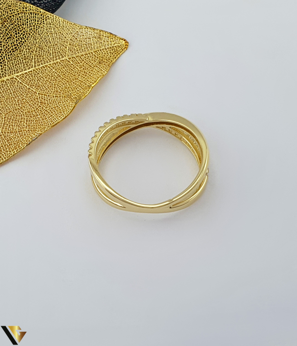 Inel aur 14k, Cristale de zirconiu Greutate: 2.43 grame Latime: 7 mm Diametru: 18.25 mm Masura: UE 17 / RO 57 (circumferinta) Marcaj /  titlu: "585" Locatie: Bacau Calea Marasesti Tel: 0756943079 [2]
