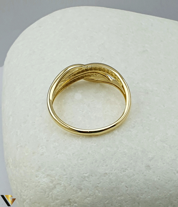 Inel aur 14k, Cristale de zirconiu Greutate: 2.03 grame Latime: 7 mm Diametru: 18.25 mm Masura: UE 17 / RO 57 (circumferinta) Marcaj /  titlu: "585" Locatie: Bacau Calea Marasesti Tel: 0756943079 [2]